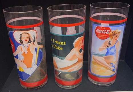 3337-2 € 12,00. coca cola glas set van 3 afb dames ( quick restaurant).jpeg
